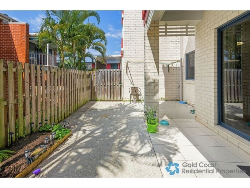 8/170 Whiting Street, “Madorri Villas”, Labrador QLD 4215