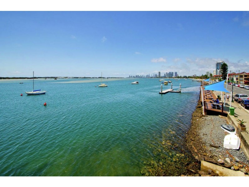 8/170 Whiting Street, “Madorri Villas”, Labrador QLD 4215