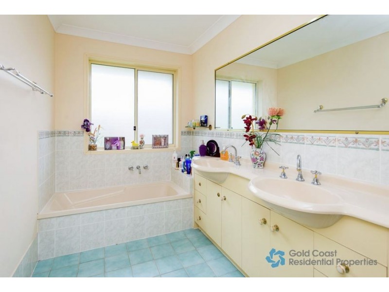 1 Kettlewell Chase, Arundel QLD 4214