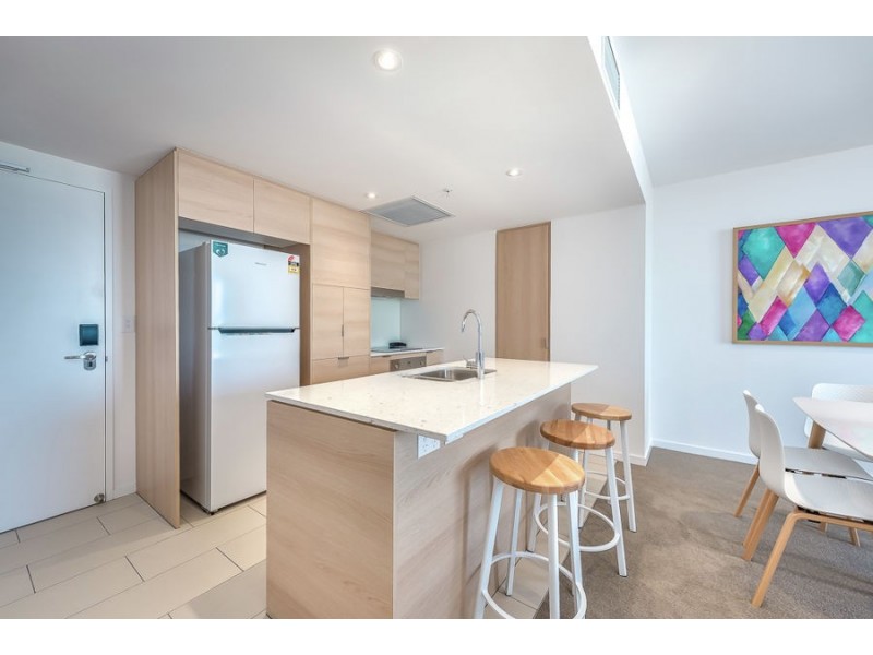 50 Surf Pde, Broadbeach QLD 4218