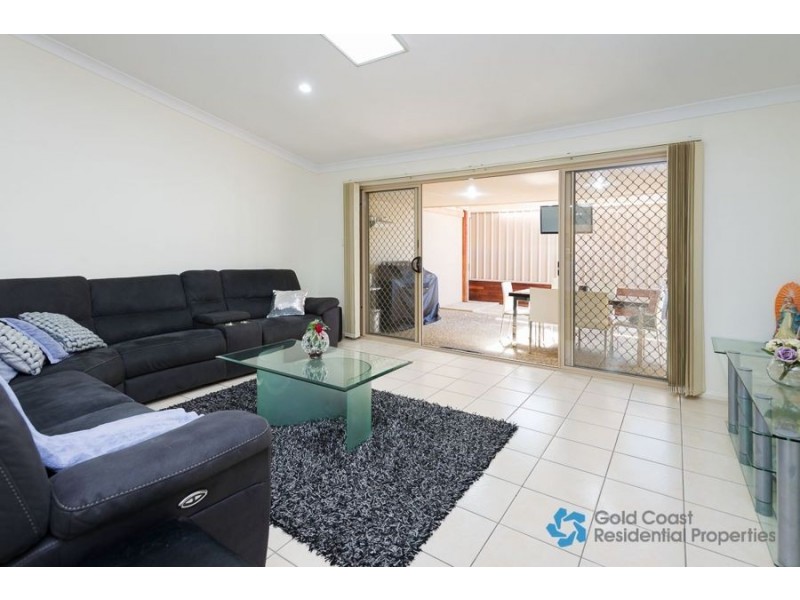 2/2 Dickinson Street, Upper Coomera QLD 4209