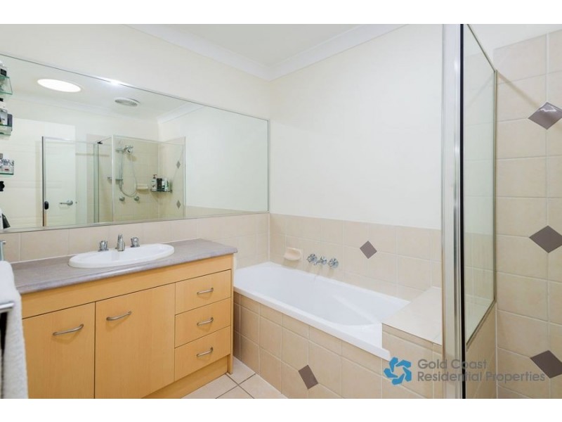 2/2 Dickinson Street, Upper Coomera QLD 4209