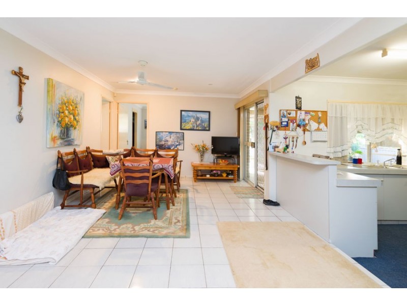 9 Essendon Close, Arundel QLD 4214