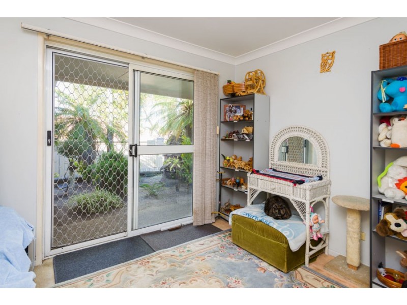 9 Essendon Close, Arundel QLD 4214