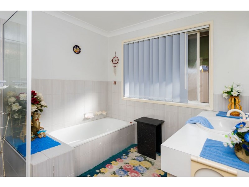 9 Essendon Close, Arundel QLD 4214