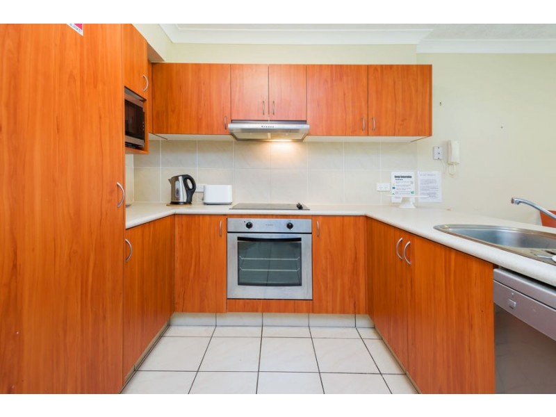 30/7-11 Brown Street, Labrador QLD 4215