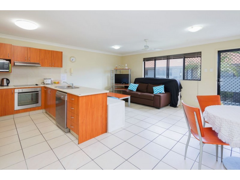 30/7-11 Brown Street, Labrador QLD 4215