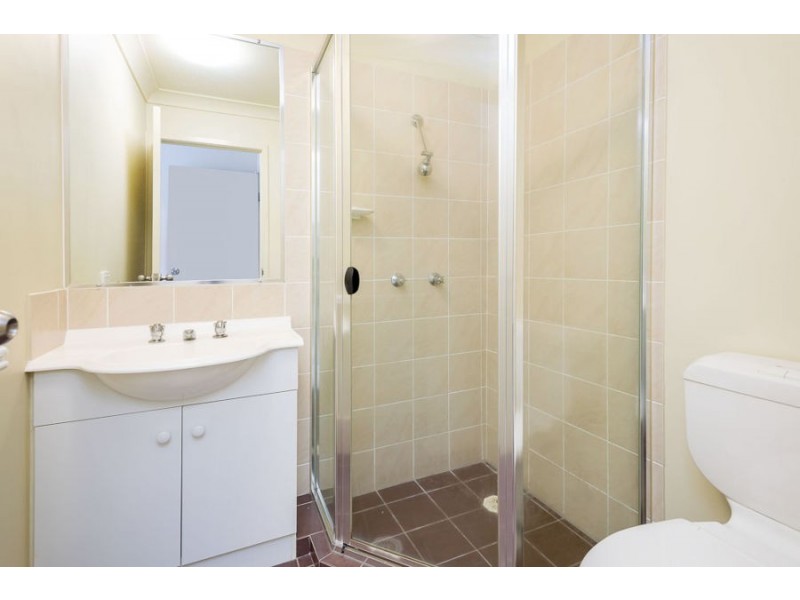 30/7-11 Brown Street, Labrador QLD 4215