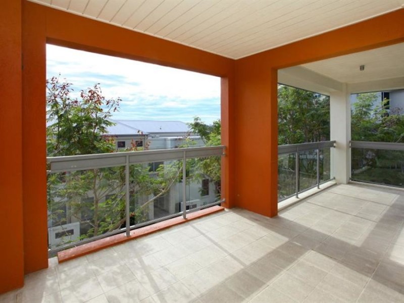 3314 Central Place, Carrara QLD 4211