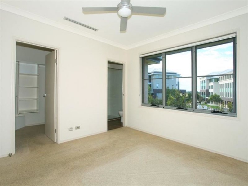 3314 Central Place, Carrara QLD 4211