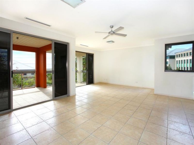3314 Central Place, Carrara QLD 4211