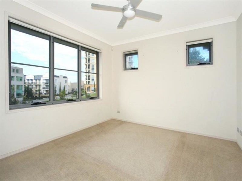 3314 Central Place, Carrara QLD 4211