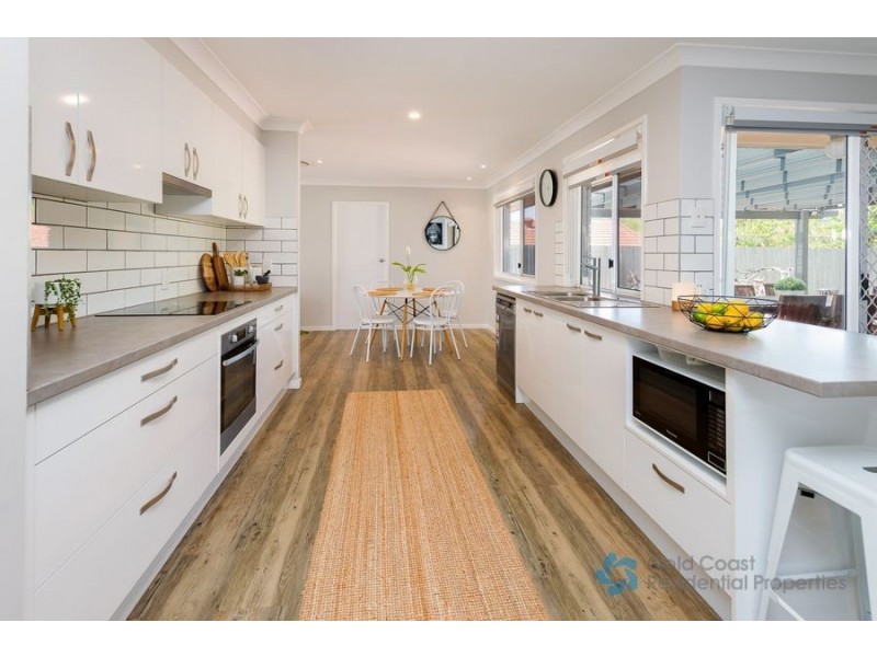6 Berwick Court, Arundel QLD 4214