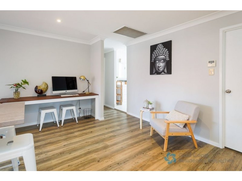 6 Berwick Court, Arundel QLD 4214