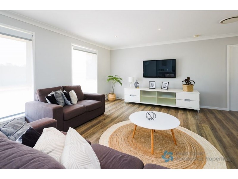 6 Berwick Court, Arundel QLD 4214