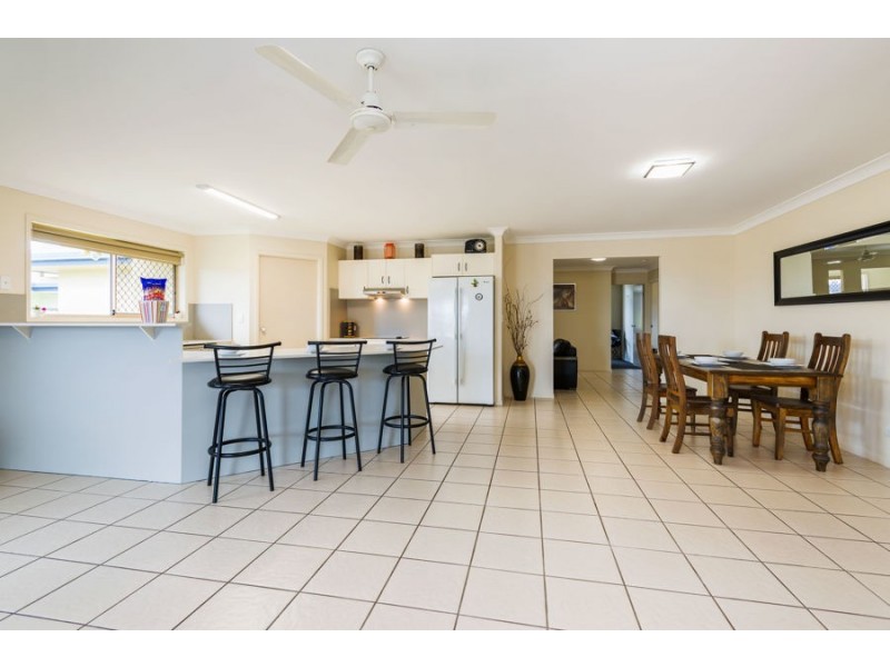 4 Zane Street, Molendinar QLD 4214