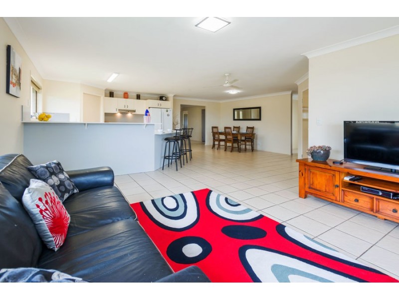 4 Zane Street, Molendinar QLD 4214