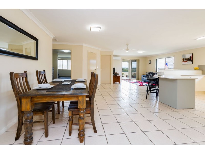 4 Zane Street, Molendinar QLD 4214