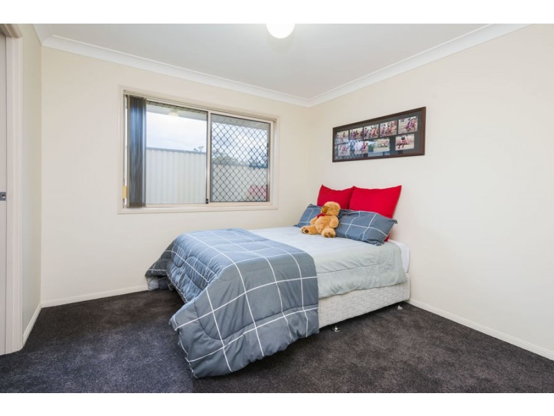 4 Zane Street, Molendinar QLD 4214