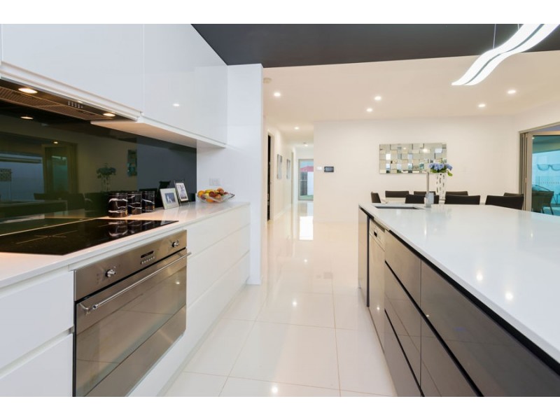 23 Merrimac Blvd, Broadbeach Waters QLD 4218