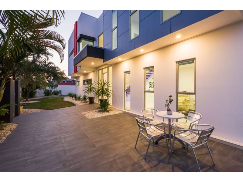 23 Merrimac Blvd, Broadbeach Waters QLD 4218