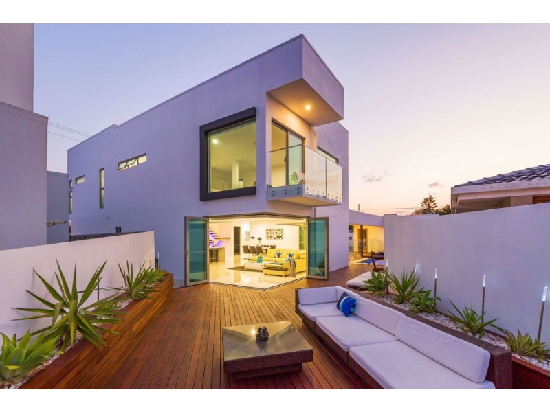 23 Merrimac Blvd, Broadbeach Waters QLD 4218