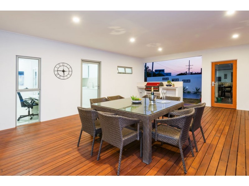 23 Merrimac Blvd, Broadbeach Waters QLD 4218