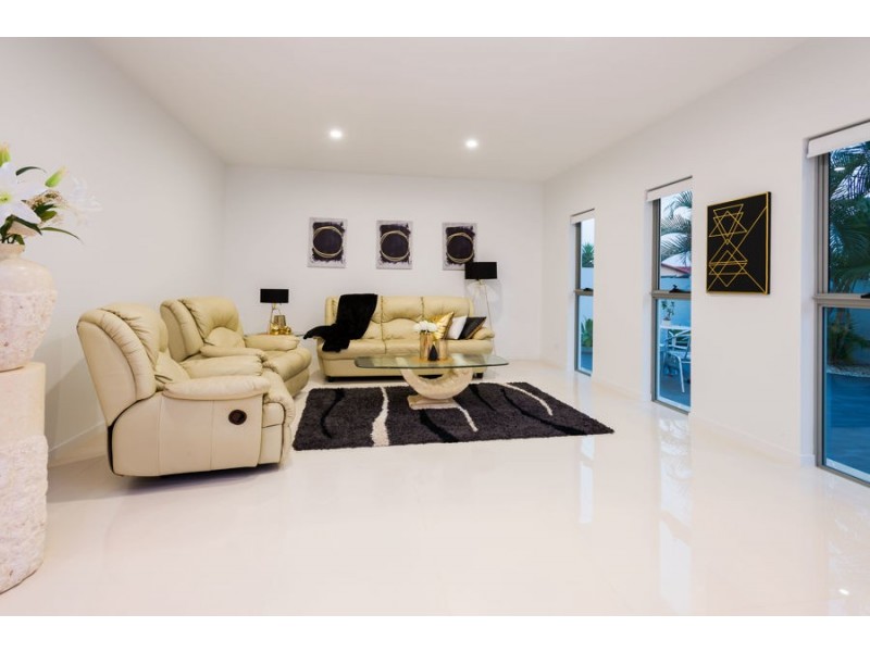 23 Merrimac Blvd, Broadbeach Waters QLD 4218