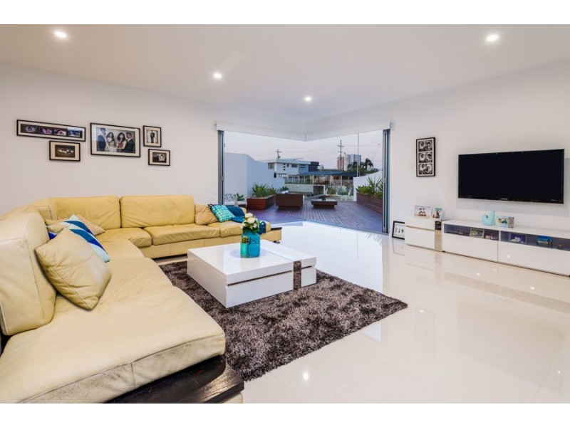 23 Merrimac Blvd, Broadbeach Waters QLD 4218