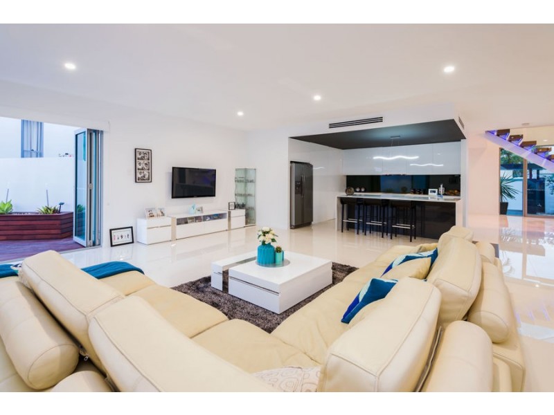 23 Merrimac Blvd, Broadbeach Waters QLD 4218