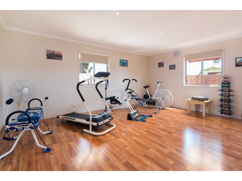 1 Highland Street, Russell Island QLD 4184