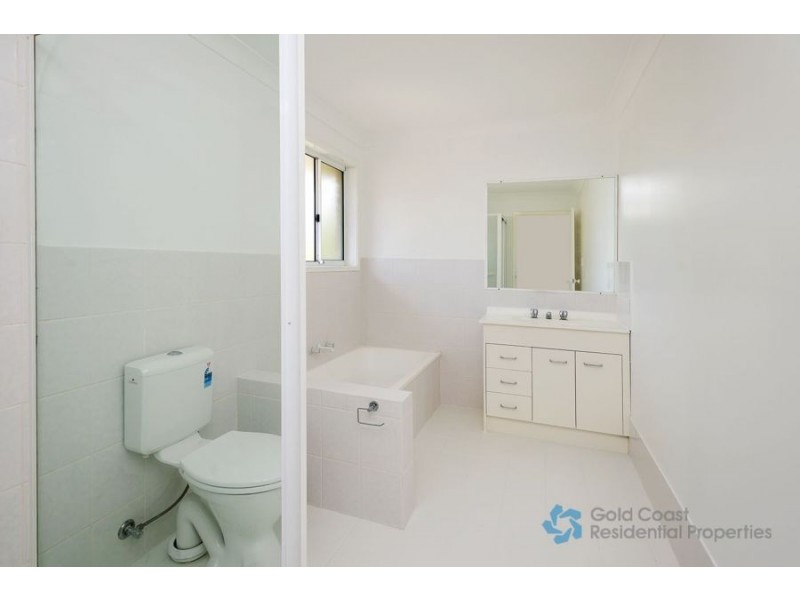 33/9-15 Harrier Drive, Burleigh Waters QLD 4220