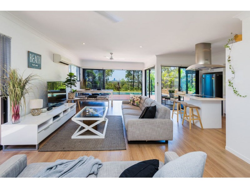 15 Zane Street, Molendinar QLD 4214