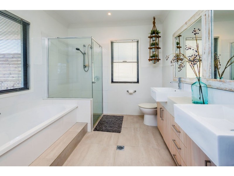 15 Zane Street, Molendinar QLD 4214