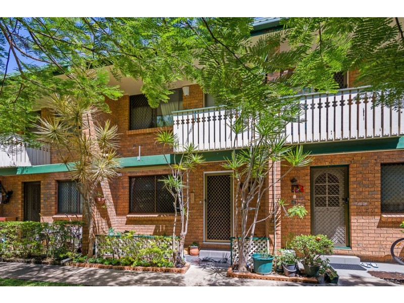 11 Frank St, Labrador QLD 4215