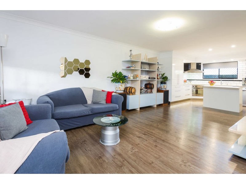 4/11 Frank Street, Labrador QLD 4215