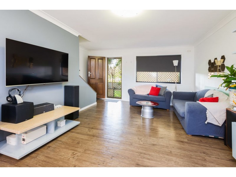 4/11 Frank Street, Labrador QLD 4215