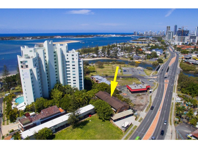 4/11 Frank Street, Labrador QLD 4215