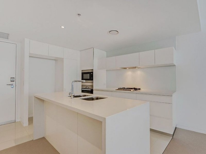 22303/4 Charles Avenue, Broadbeach QLD 4218