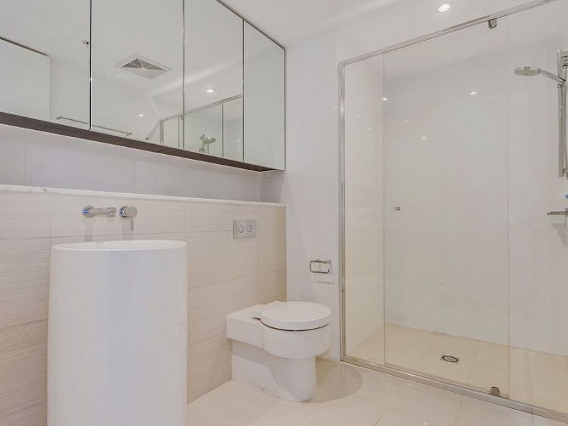 22303/4 Charles Avenue, Broadbeach QLD 4218
