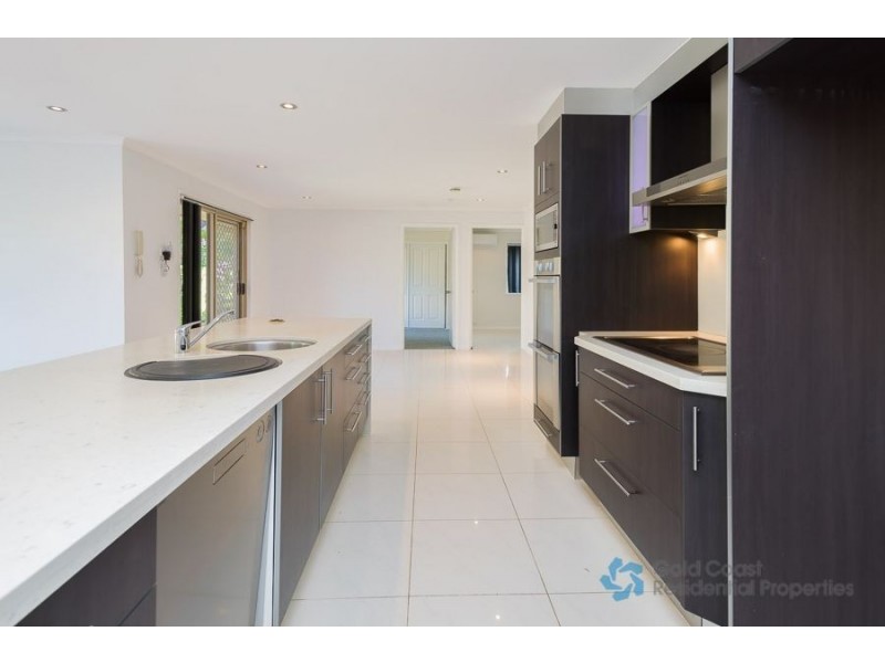 13 Langer Place, Arundel QLD 4214