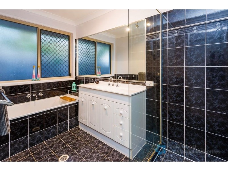 4 Applegum Place, Molendinar QLD 4214