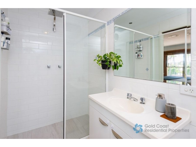 8 Berwick Court, Arundel QLD 4214