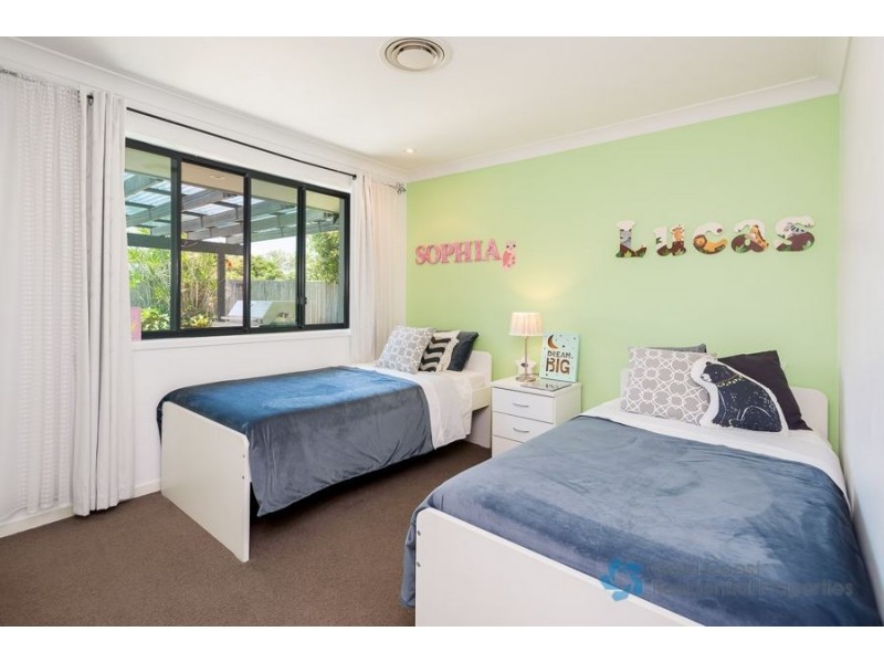 8 Berwick Court, Arundel QLD 4214