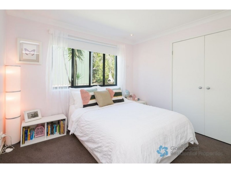 8 Berwick Court, Arundel QLD 4214