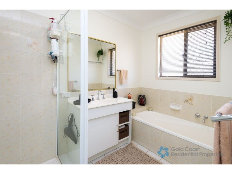 1/17 Coventry Court, Labrador QLD 4215