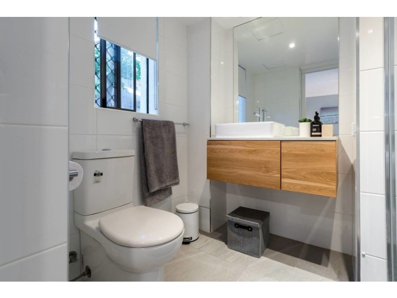 @ 24 Hamilton Avenue, Surfers Paradise QLD 4217