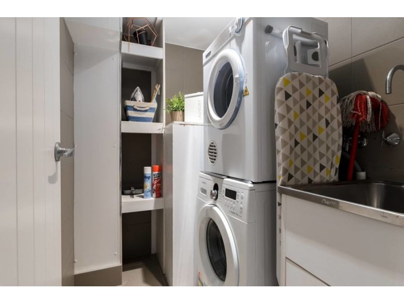 @ 24 Hamilton Avenue, Surfers Paradise QLD 4217