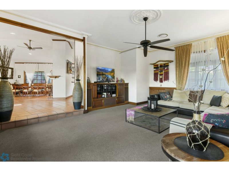 27 Amethyst Court, Carrara QLD 4211