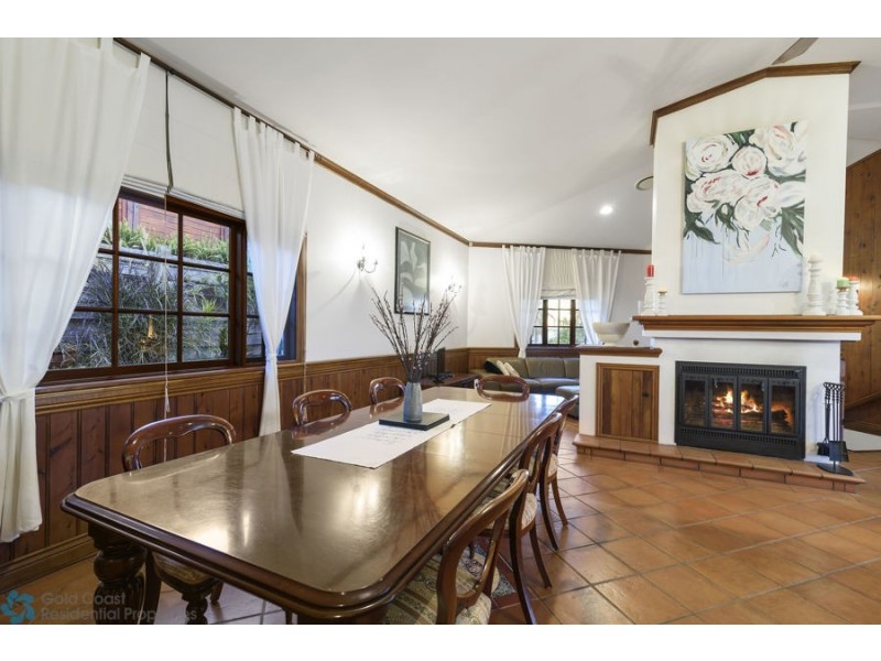 27 Amethyst Court, Carrara QLD 4211